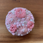 ビーズ刺繍くるみボタン（ヘアゴム/ブローチ）