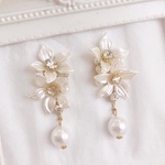 パールホワイトフラワー×bigパールピアス