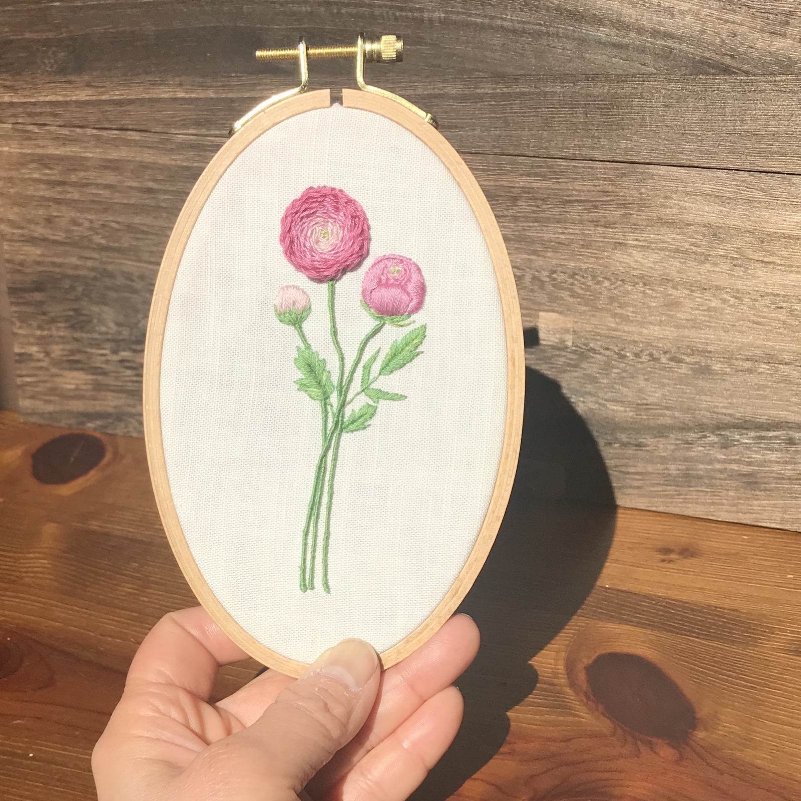 春の花 ラナンキュラスの刺繍フレーム - Petite Nature プチ
