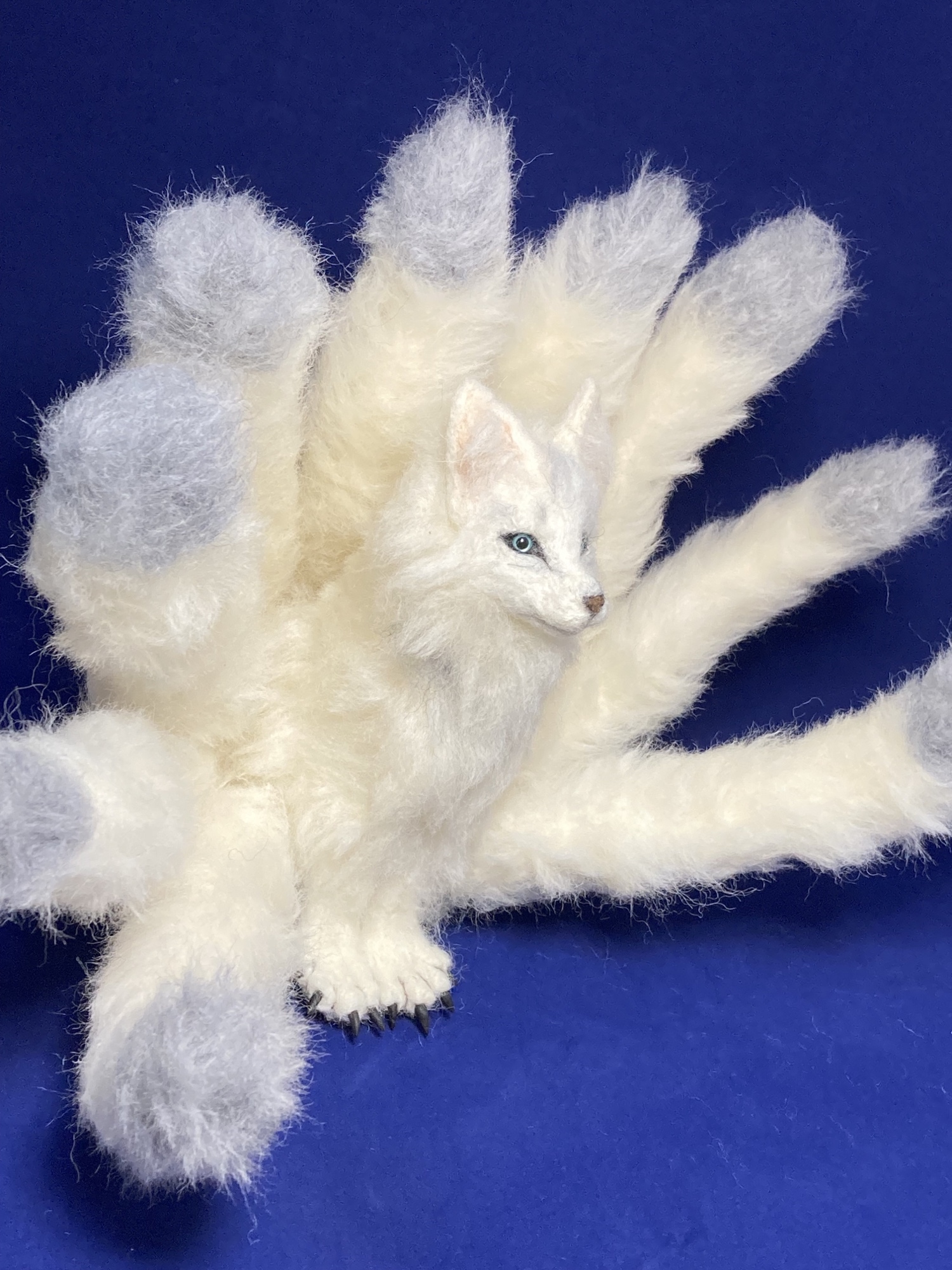 羊毛フェルト【うちのブヒ】kye29 miaの羊毛フェルト屋さん 受注商品 白 九尾狐 - miaの羊毛フェルト屋