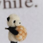 22'春のパン祭りパンダのブローチ（メロンパン）