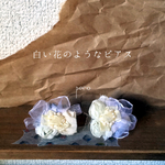 白い花のようなピアス