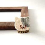 猫の刺繍ブローチ【たてじまアンチック】