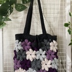 25-4.[S様専用]花モチーフ（裏）のニットバッグ（パープル系）