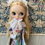 ブルーローズ☆日本画のようなお着物☆ブライス　アウトフィット☆着物☆リアル柄　薔薇☆ネオブライス☆1/6ドール着物☆レース襟飾り・レースのヘッドドレス付き