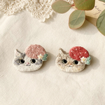 【受注販売】いちご帽子の猫ちゃんブローチ