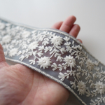 【1mカット済み】　カラー　チュール　インド刺繍リボン 【スチールブルー】　