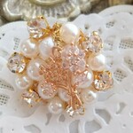 パールとビジューのブローチ・幸せの花束