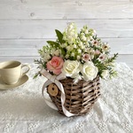 すずらんとローズのバスケット♡　　　　　アーティフィシャルフラワー　壁掛け　フラワーバスケット　春　母の日　結婚祝い　引越し祝い　出産祝い　還暦　退職祝い　お祝い　記念日　ギフト　誕生日　プレゼント