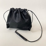 レザー×スタッツ巾着ショルダーバッグ　リバティいちご泥棒