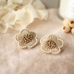 ビーズ刺繍𓍯ベージュꕤgold flowerピアス