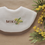 〖選べる!〗花束ミモザの刺繍スタイ