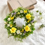 ジャスミンとミモザのふんわりグリーンリース　　　　　アーティフィシャル　ナチュラル　玄関　春　夏　リース　母の日　結婚祝い　引越し祝い　新築祝い　開店祝い　お祝い　記念日　ギフト　誕生日　プレゼント