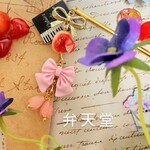 【弁天堂】「ダブルリボンといちごドーナツ&桜の蕾かんざし」