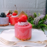 いちごのつやつやミラーケーキ　メモスタンド　オブジェ☆ムースケーキ☆フェイクスイーツ☆誕生日☆クレイケーキ☆ストロベリー