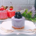 ブルーベリーのつやつやミラーケーキ　メモスタンド　オブジェ☆ムースケーキ☆フェイクスイーツ☆誕生日☆クレイケーキ☆ベリー