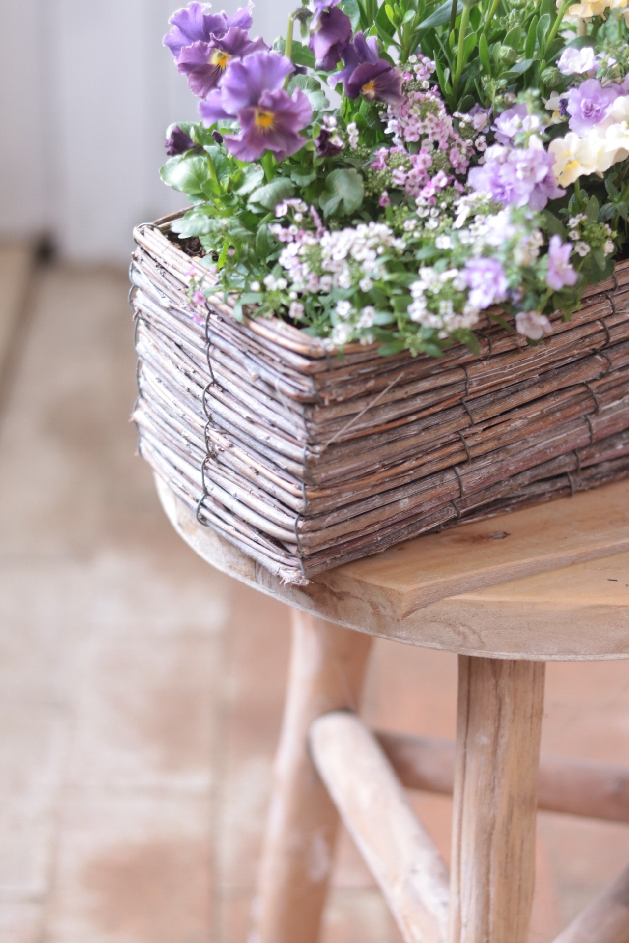 ✿* とてもボリューミー♬ ニュアンスカラー♡ 大きめ造花バスケット