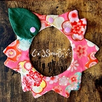 ペット用さくら型スタイ🌸花遊び金彩柄(ピンク)🌸葉っぱ・鈴オプション🍃