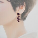 ＊たわわなアメジストのスタッドピアス＊イヤリングに変更可＊チタンポストピアス＊金属アレルギー対応＊葡萄