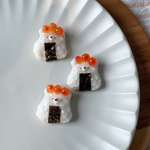 くまむすびいくらのブローチ