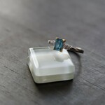 インディゴブルーカイヤナイト　レクタングル　ゴールデンクロウリング　SILVER925