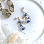 - flower in flower - short -    すずらんとかすみ草のゆらゆらピアス/イヤリング   ディープブルー     春 花 フラワー ボタニカル レジン 青