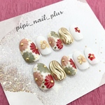 ⭐︎ネイルチップM現品⭐︎ 一点限り⭐︎ オーバル標準サイズ　ミラー　菊　白　赤　ゴールド　手描きの和花