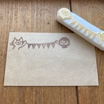 【oka様ご予約品】手紙の隅にペタリが カワイイ★ガーランド持ちはんこ   トラ猫とおかっぱちゃん