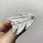 キラキラ*葉っぱのブローチ〇ミナペルホネン