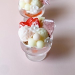 ミニチュア　苺と桜のパフェ