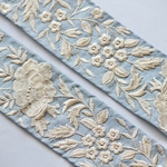 インド刺繍リボンᢂフラワーシルクリボン【ライトブルー】刺繍リボン 刺繍リボン トリム ブレード ジャガードリボン チロリアンテープ レース チュールレース