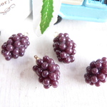 ♬4個♬( #1858)　ブドウ　ぶどう　B　チャームペンダントヘッド