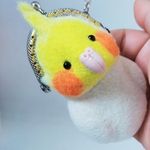 ✩.*˚受注制作✩.*˚羊毛フェルト がま口(オカメインコ 黄×白)