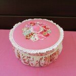 《h様ご依頼品》ふた付きパフの小物入れ（パッチワーク柄）