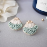 ビーズ刺繍𓍯優しいgreen shellピアス
