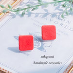 【送料無料】スクエア ピアス 赤/イヤリング