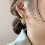 再販です𓂃٭﻿ 𓐍ねじれフープピアス　華奢　ワンタッチピアス　ゴールド　小ぶりピアス