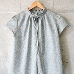 【期間限定SALE♡7/18まで】リバティ＊フリルネックブラウス（7・9・11・13号)