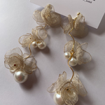 fleuretteオーガンジー パールのイヤリング　ピアス　シャンパンゴールド　ロング　ブライダル　結婚式　披露宴　前撮り　花嫁　はれの日　お呼ばれ　ゆらゆら　揺れる