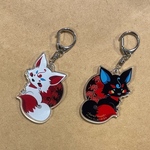 白・黒狐と彼岸花　アクリルキーホルダー【再販7】