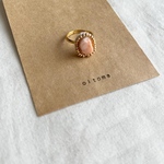 【３月】誕生石　３月　珊瑚(コーラル)×ゴールドプチっとビーズ刺繍リング