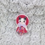 文化人形ブローチ　猫・赤・椿