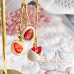 いちご大福のアシンメトリーピアス/イヤリング