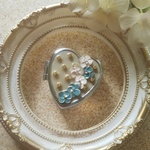 ✴️キラキラ✴️♥️上品グレージュ♥️ マニキュアフラワーのピルケース