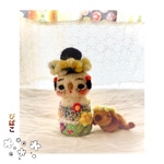 羊毛フェルト♡ミモザの花冠をしたお団子ヘアーのコケシちゃんと　ダックスちゃんセット
