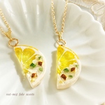 チョコがけレモンのネックレス(ハーフカット)( necklace/チョコレート/スイーツデコ/フェイクスイーツ/フェイクフード/食品サンプル)