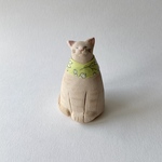 スカーフ猫さん　見つめる（クリーム）