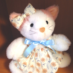 花柄ワンピースのねこ