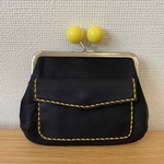 ＊ご予約品＊【送料無料】ぱかっと開くとお部屋が3つの親子がまぐち♪あめ玉口金の四角い本革ミニ財布【黄色あめ玉×濃紺レザー】