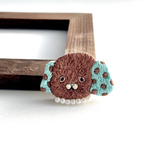 犬の刺繍ブローチ【チョコミント】